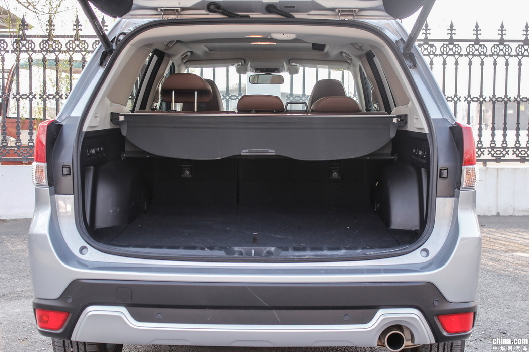 森林人  2019款 2.0i 智擎旗舰EyeSight 空间