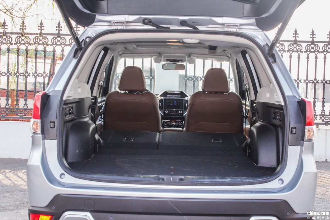 森林人  2019款 2.0i 智擎旗舰EyeSight 空间