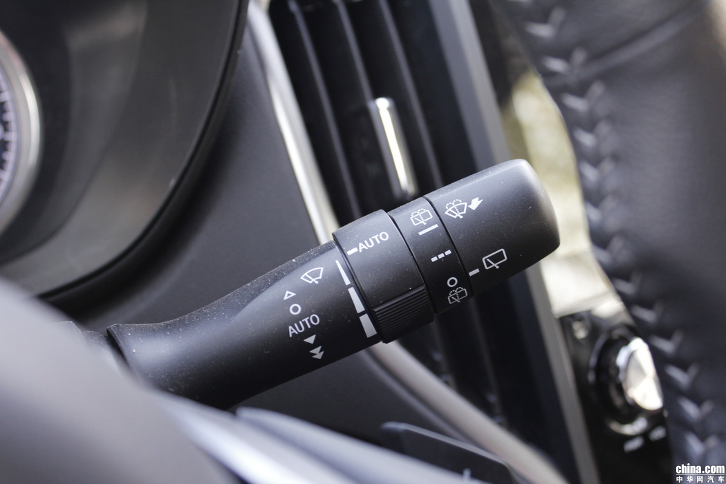 森林人  2019款 2.0i 智擎旗舰EyeSight 内饰