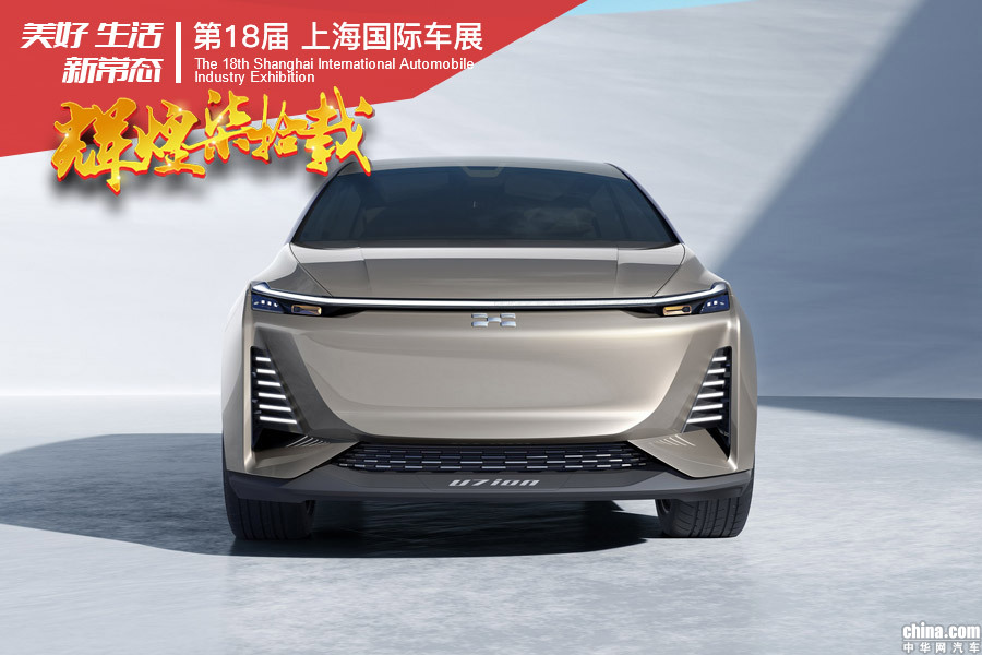 搭配AI交互机器人 爱驰U7 ion于上海车展全球首秀 搭配AI交互机器人 爱驰U7 ion于上海车展全球首秀