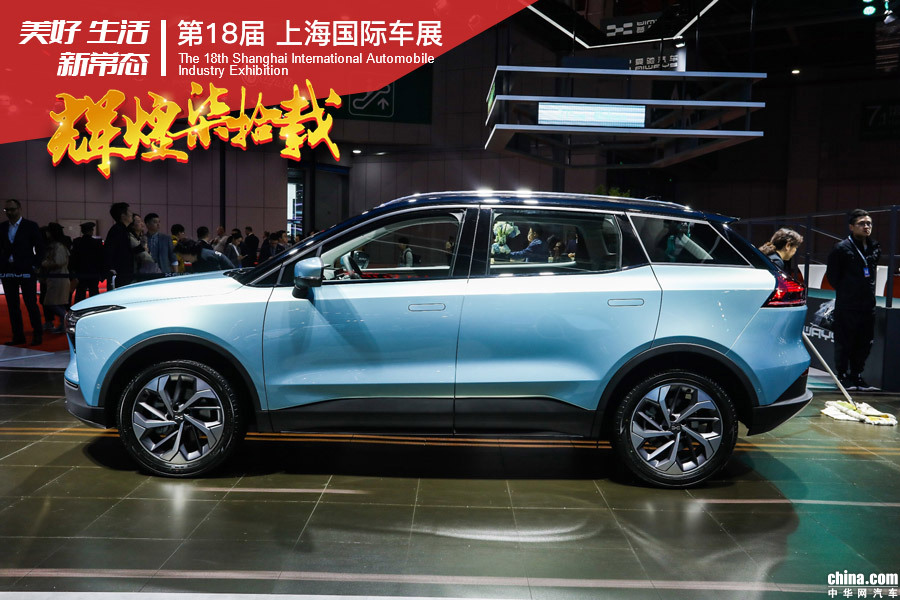 实现L2+级别智能驾驶辅助 爱驰U5于上海车展亮相