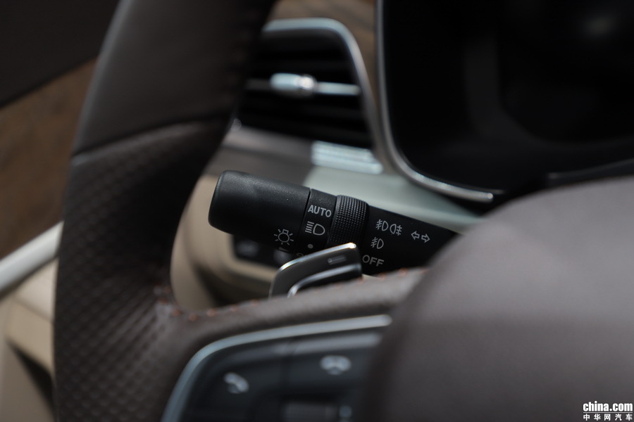 红旗H5 2018款 30TD 智联御动60周年纪念 内饰