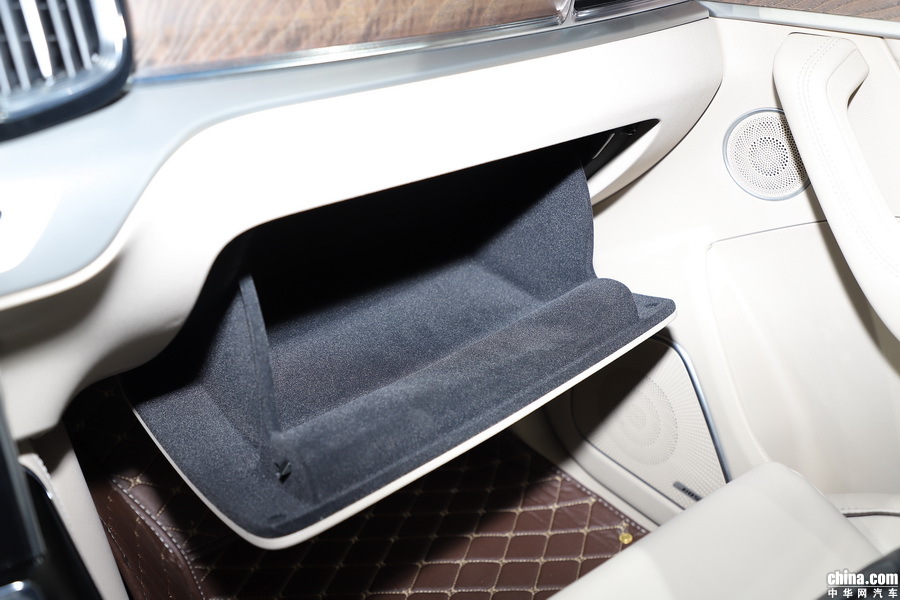 红旗H5 2018款 30TD 智联御动60周年纪念 内饰