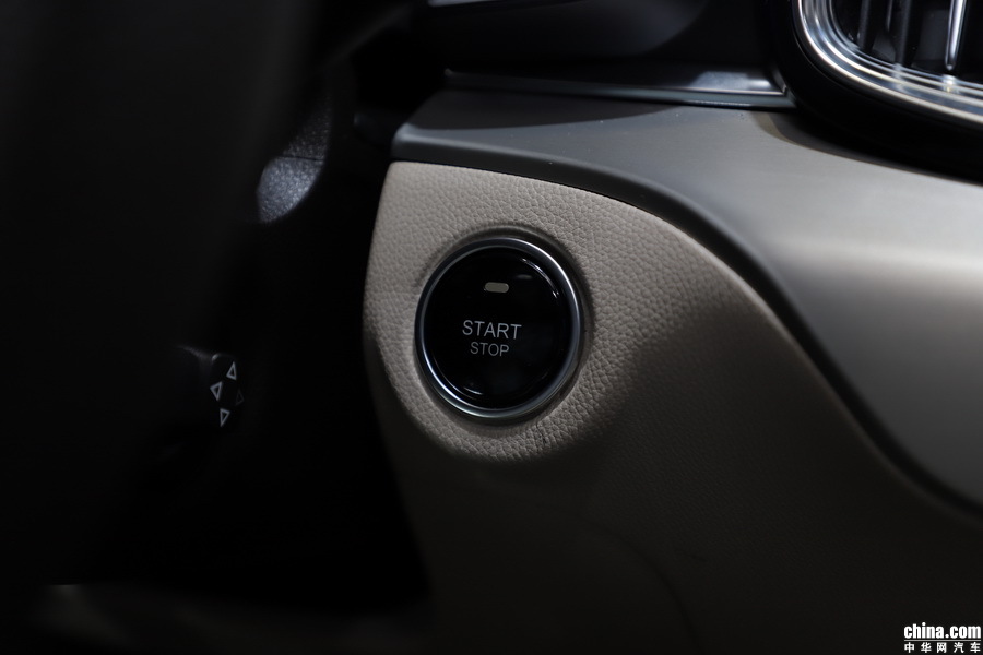 红旗H5 2018款 30TD 智联御动60周年纪念 内饰