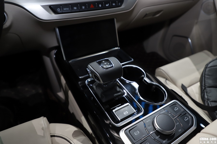 红旗H5 2018款 30TD 智联御动60周年纪念 内饰