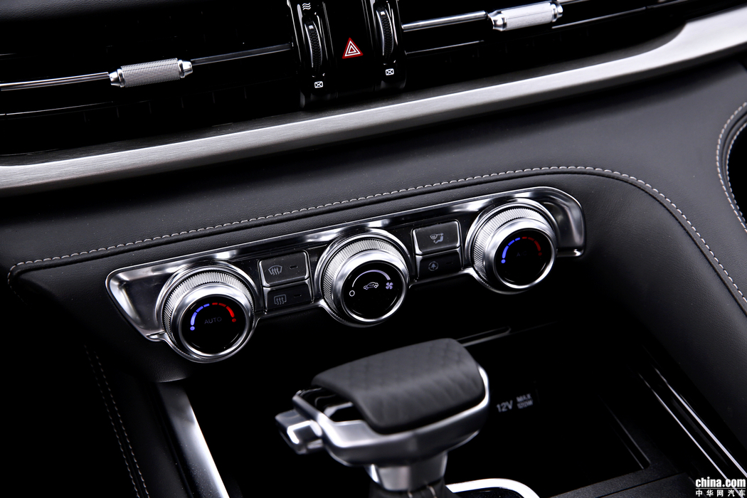 长安CS95 2019款 2.0T 两驱尊贵型 内饰