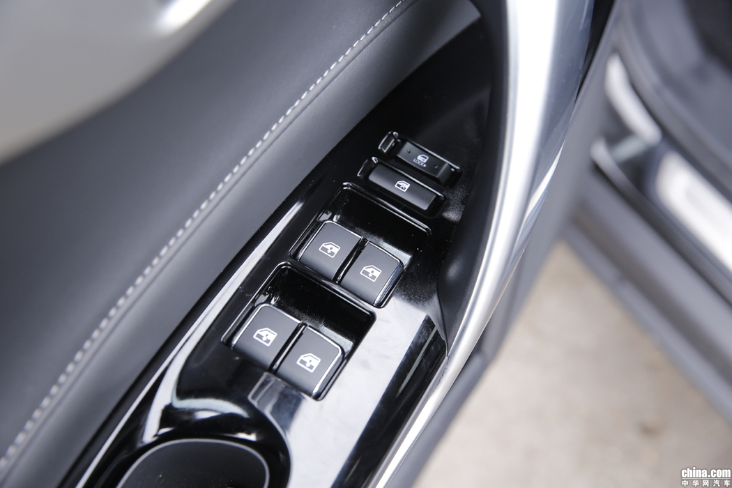 长安CS95 2019款 2.0T 两驱尊贵型 内饰