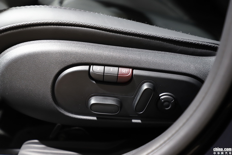 2019款 MINI CLUBMAN COOPER 基本型 空间