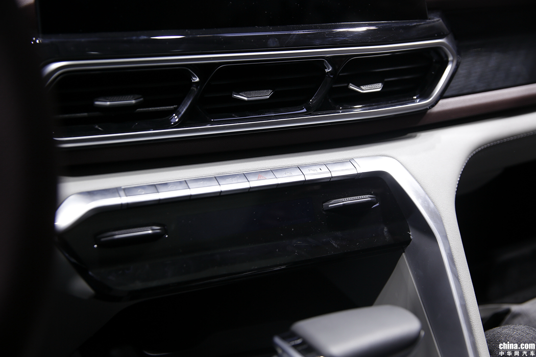 宝骏RS-5 2019款 1.5T 超级互联手动版 内饰