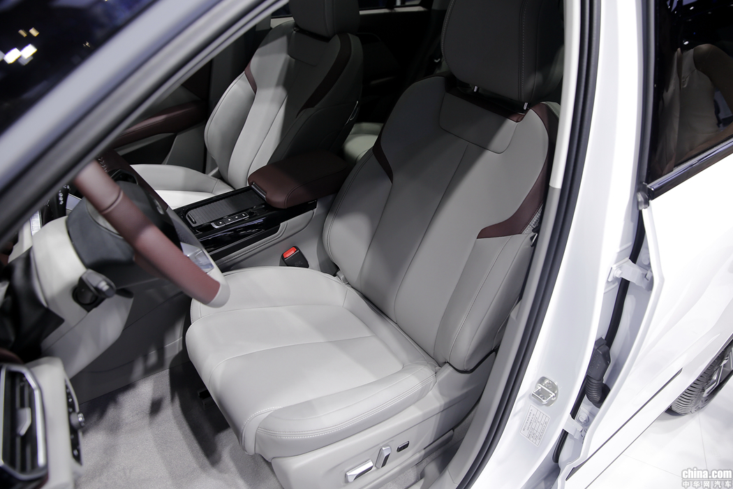 宝骏RS-5 2019款 1.5T 超级互联手动版 空间