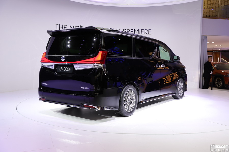 雷克萨斯 LM 300h 外观