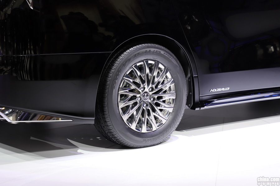 雷克萨斯 LM 300h 外观