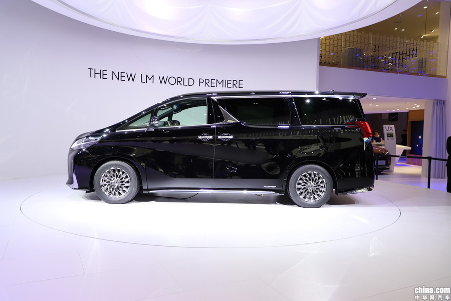 雷克萨斯 LM 300h 外观