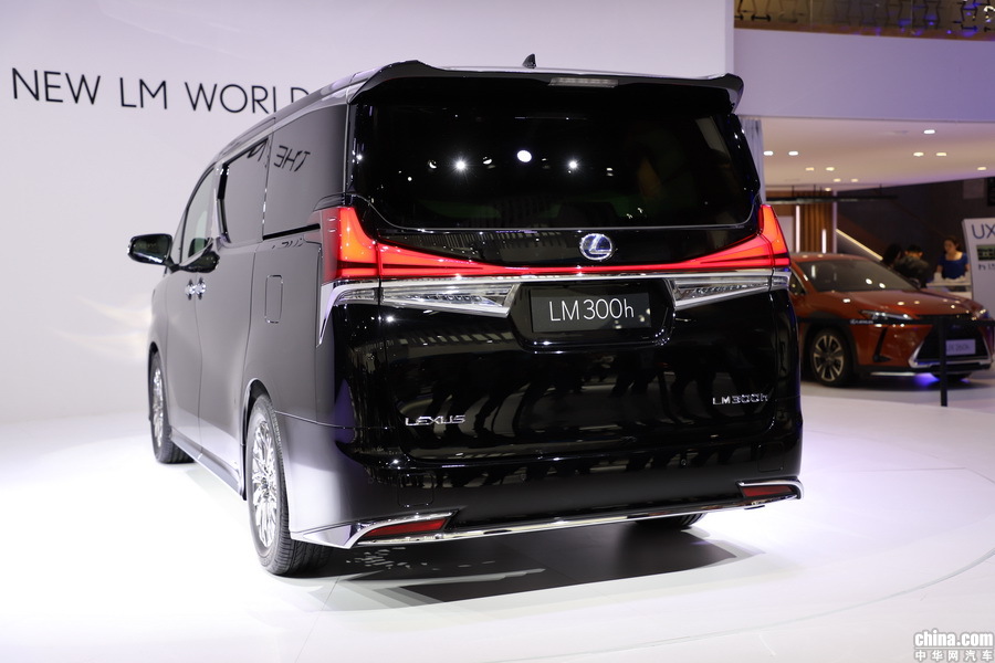 雷克萨斯 LM 300h 外观