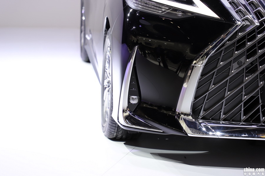 雷克萨斯 LM 300h 外观