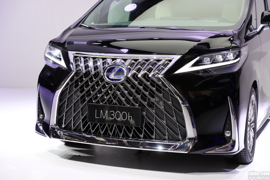 雷克萨斯 LM 300h 外观