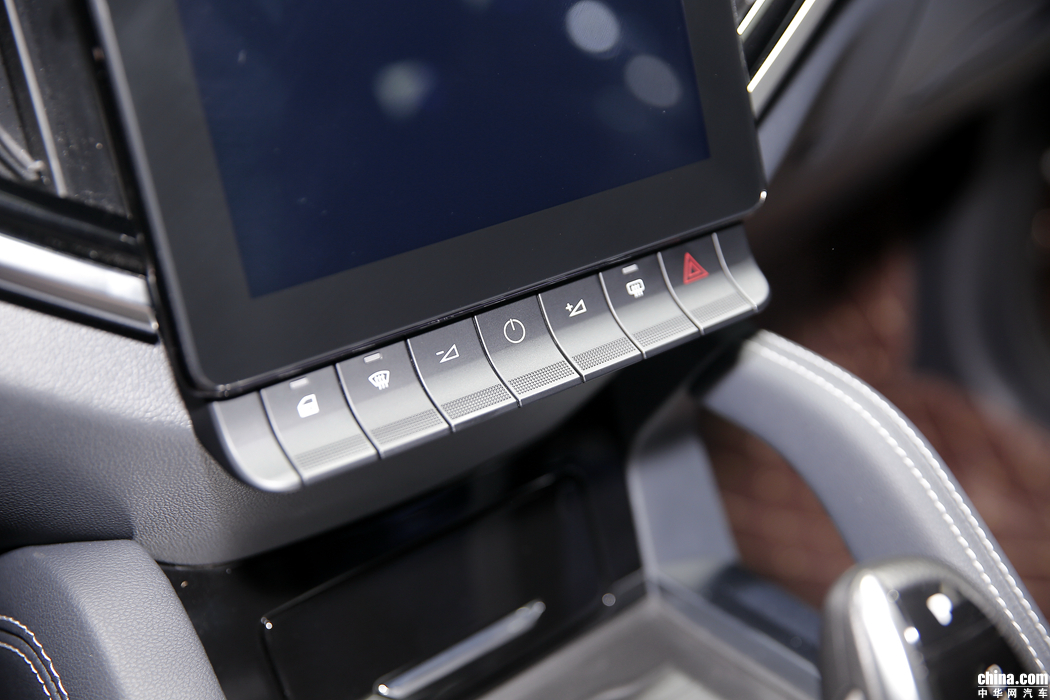 中华V7 2018款 280T DCT尊贵型 5座 内饰