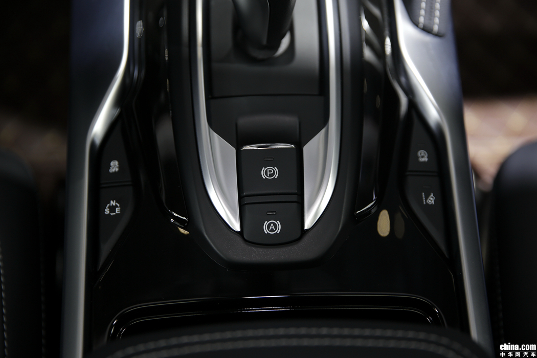 中华V7 2018款 280T DCT尊贵型 5座 内饰