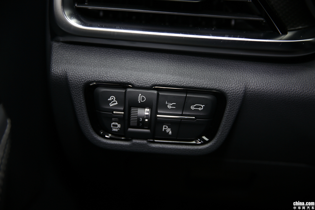 中华V7 2018款 280T DCT尊贵型 5座 内饰