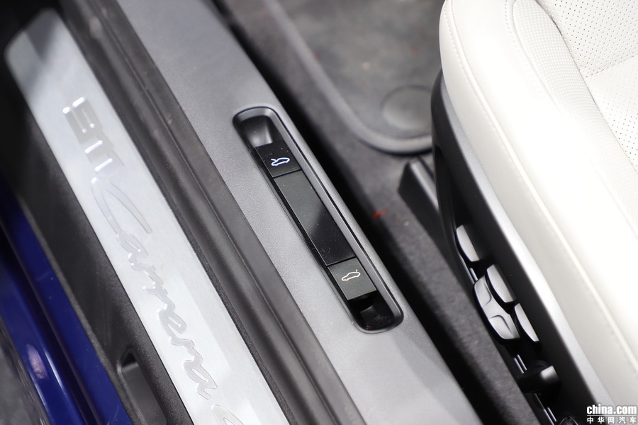 保时捷911 2019款 Carrera 4S Cabriolet 3.0T 内饰