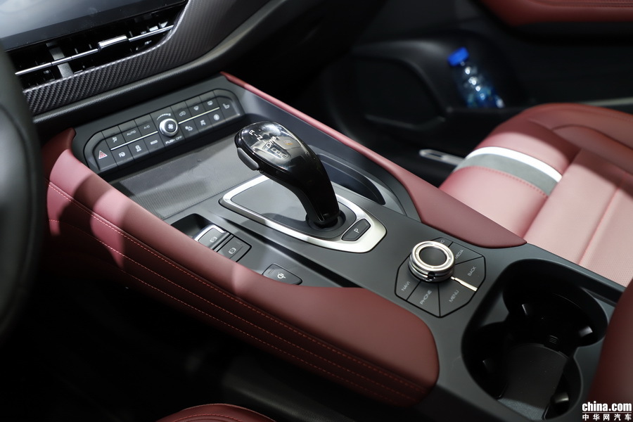 哈弗F7x 2019款 2.0T 极智科技版 内饰