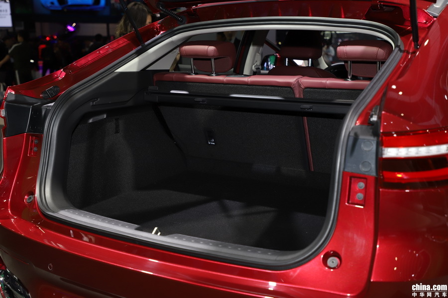 哈弗F7x 2019款 2.0T 极智科技版 空间