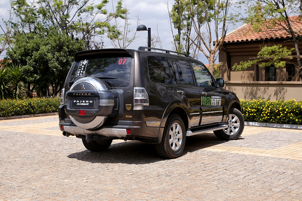 帕杰罗(进口) () 2019款 3.0L 自动尊贵 外观