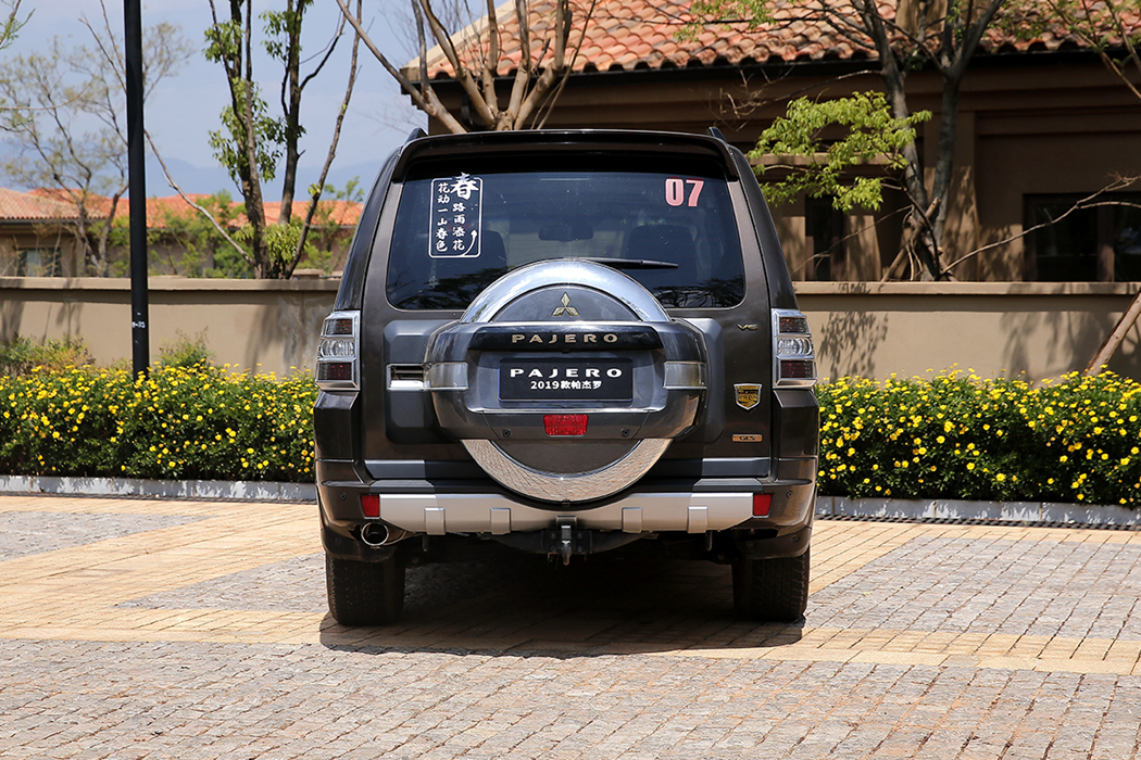 帕杰罗(进口) () 2019款 3.0L 自动尊贵 外观