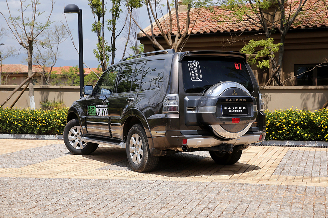 帕杰罗(进口) () 2019款 3.0L 自动尊贵 外观