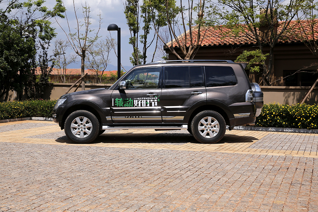 帕杰罗(进口) () 2019款 3.0L 自动尊贵 外观