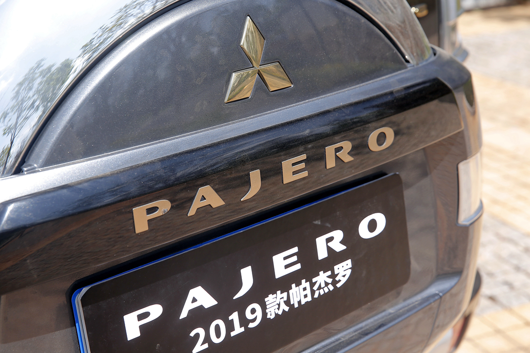 帕杰罗(进口) () 2019款 3.0L 自动尊贵 外观