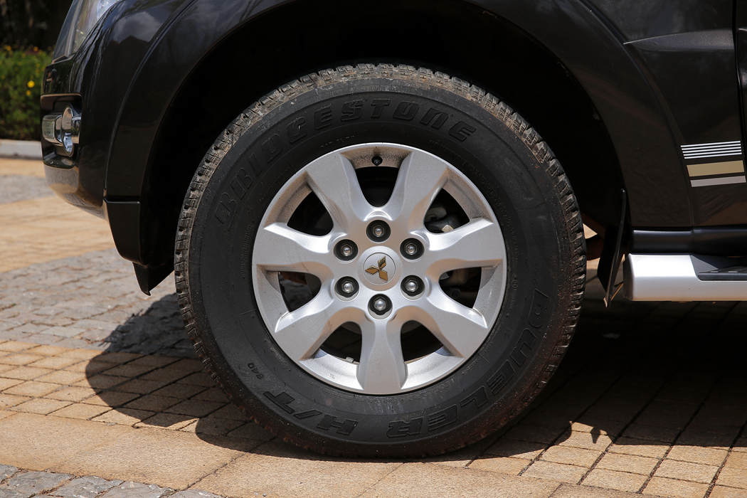 帕杰罗(进口) () 2019款 3.0L 自动尊贵 外观