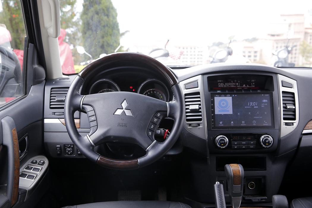 帕杰罗(进口) () 2019款 3.0L 自动尊贵 内饰