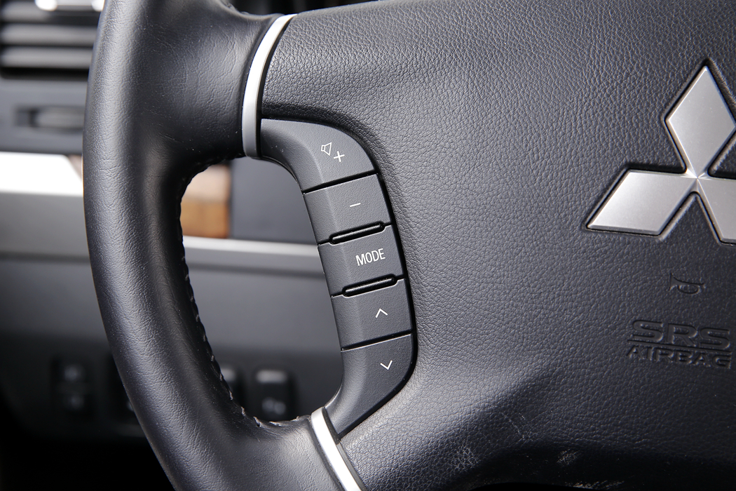 帕杰罗(进口) () 2019款 3.0L 自动尊贵 内饰