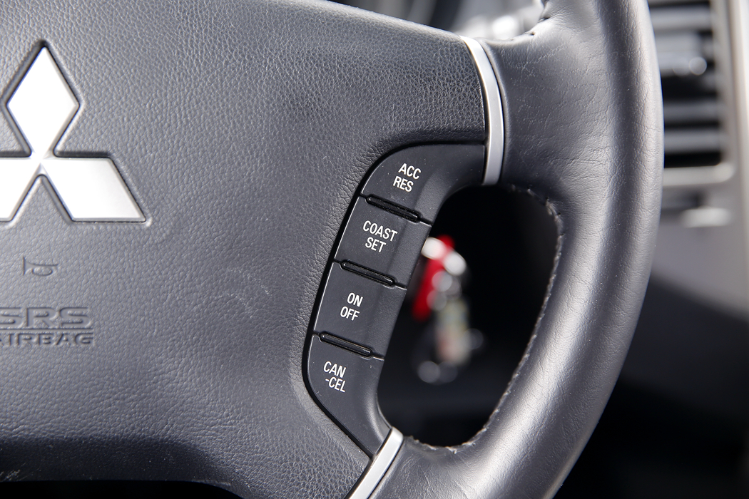 帕杰罗(进口) () 2019款 3.0L 自动尊贵 内饰