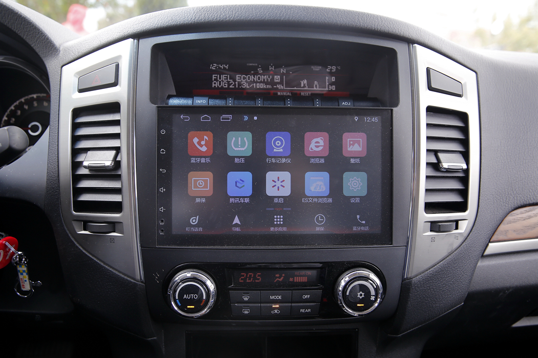 帕杰罗(进口) () 2019款 3.0L 自动尊贵 内饰