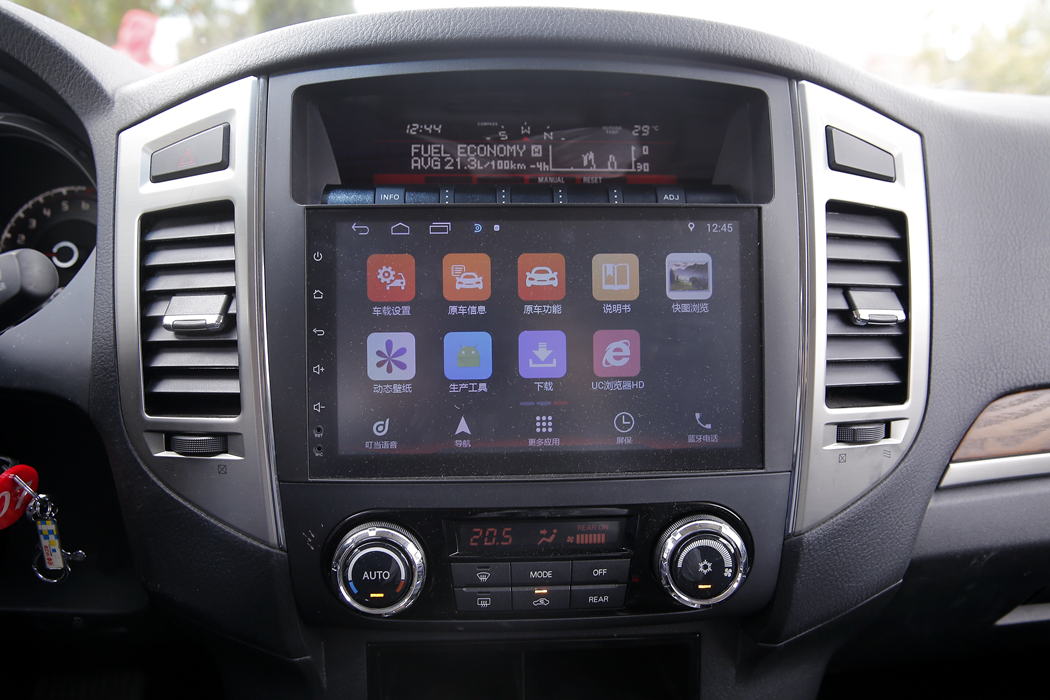 帕杰罗(进口) () 2019款 3.0L 自动尊贵 内饰