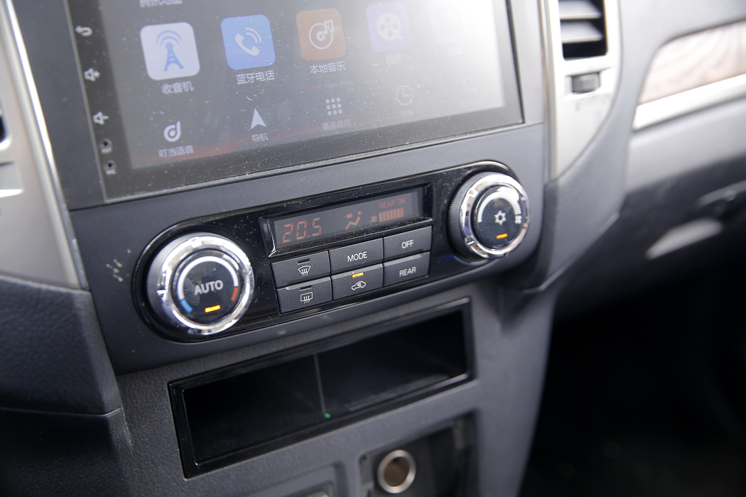 帕杰罗(进口) () 2019款 3.0L 自动尊贵 内饰