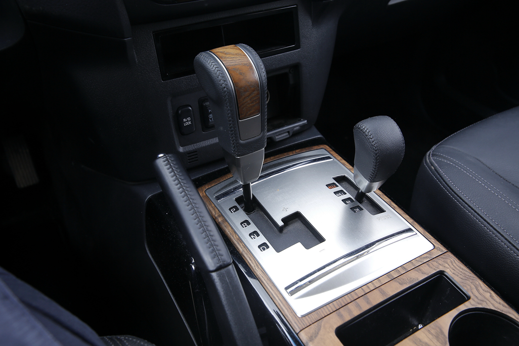 帕杰罗(进口) () 2019款 3.0L 自动尊贵 内饰