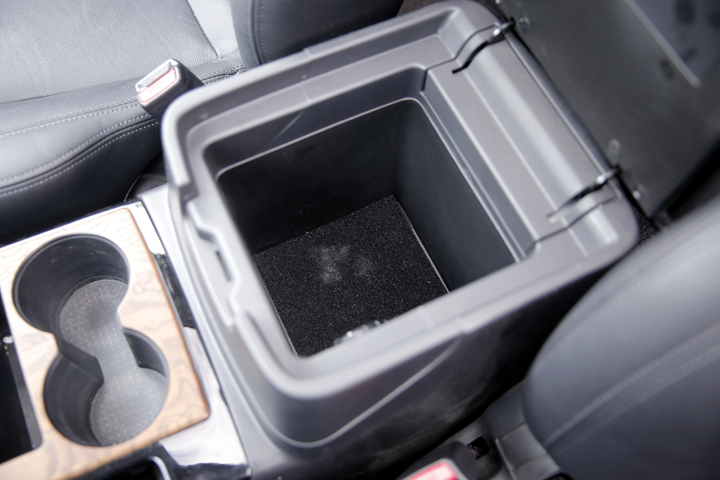 帕杰罗(进口) () 2019款 3.0L 自动尊贵 内饰