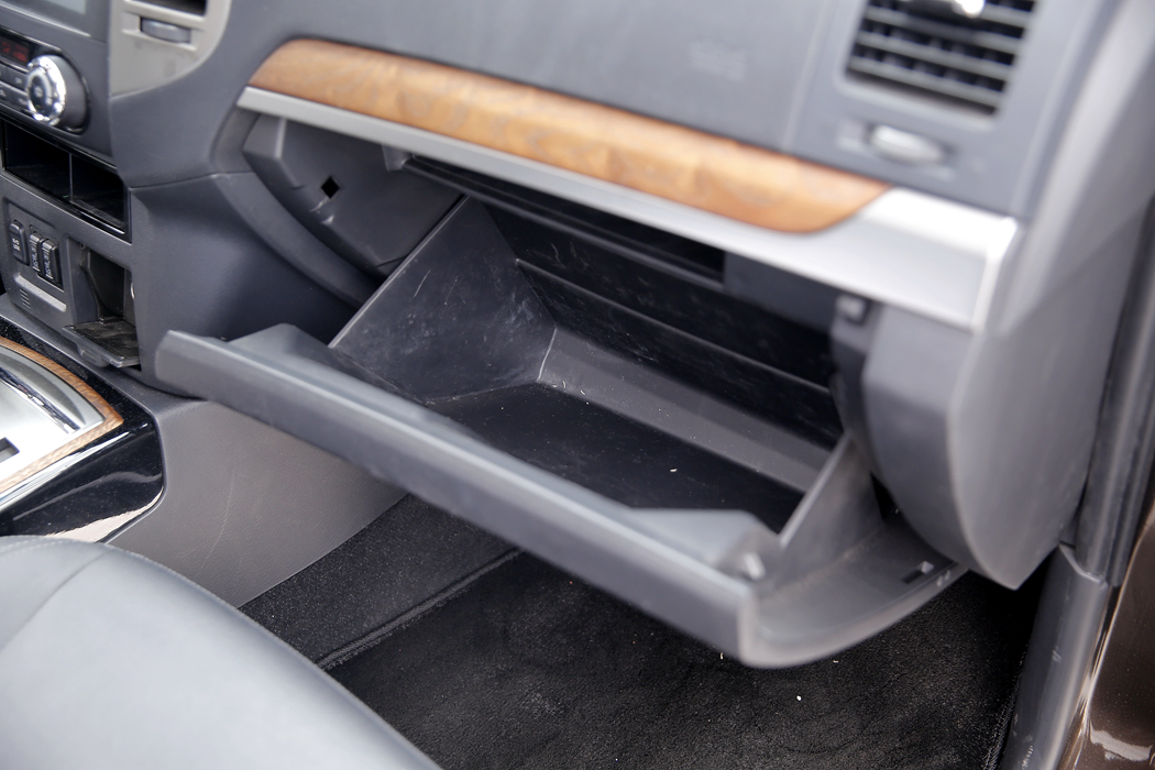 帕杰罗(进口) () 2019款 3.0L 自动尊贵 内饰