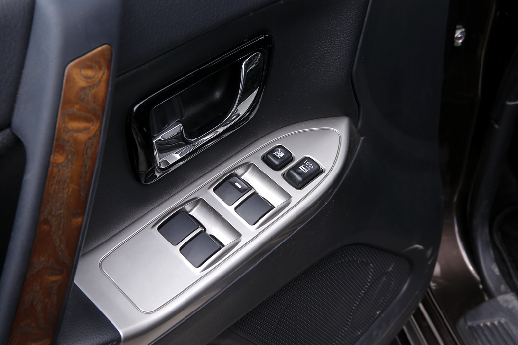 帕杰罗(进口) () 2019款 3.0L 自动尊贵 内饰