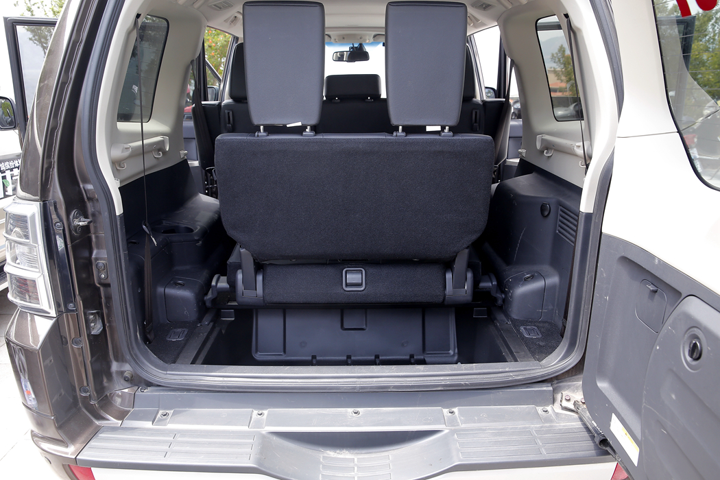 帕杰罗(进口) () 2019款 3.0L 自动尊贵 空间