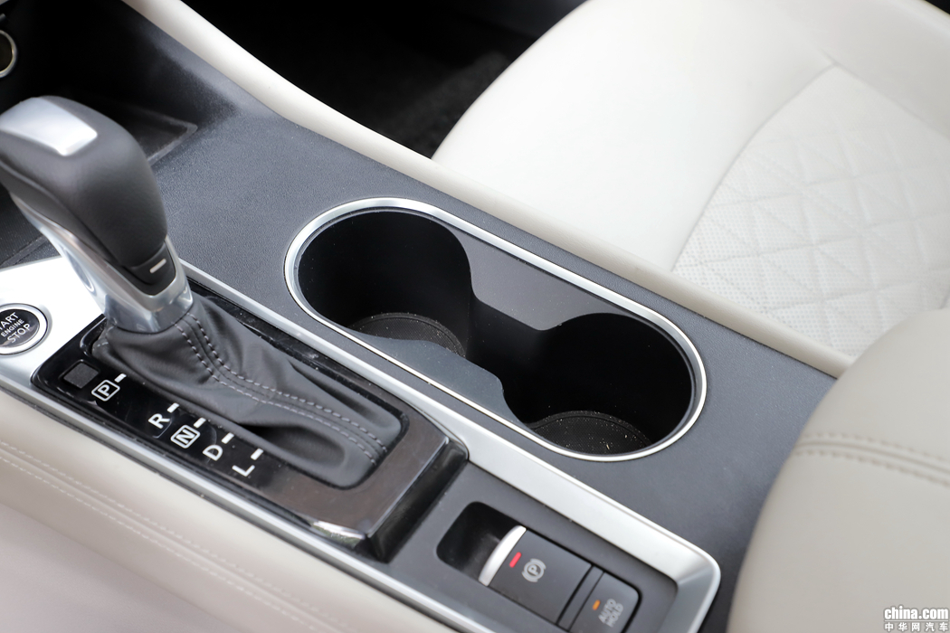 天籁  2019款 2.0T XV AD1 智尊领航 内饰