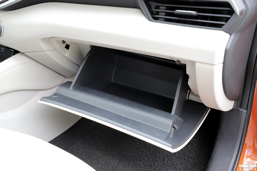 天籁  2019款 2.0T XV AD1 智尊领航 内饰