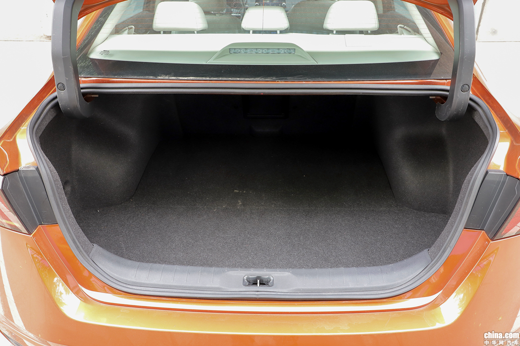 天籁  2019款 2.0T XV AD1 智尊领航 空间