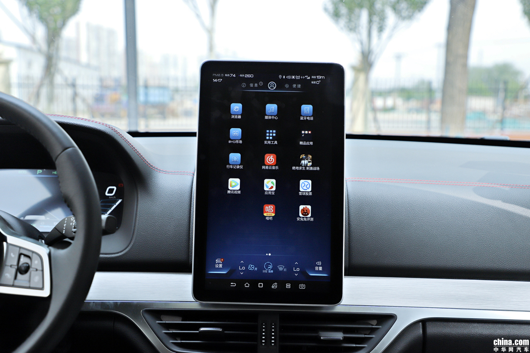 唐新能源 2018款 2.0T 全时四驱智联创世 7座 内饰