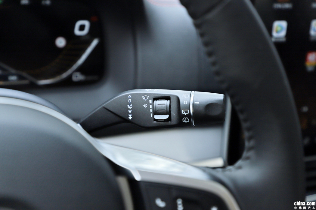 唐新能源 2018款 2.0T 全时四驱智联创世 7座 内饰