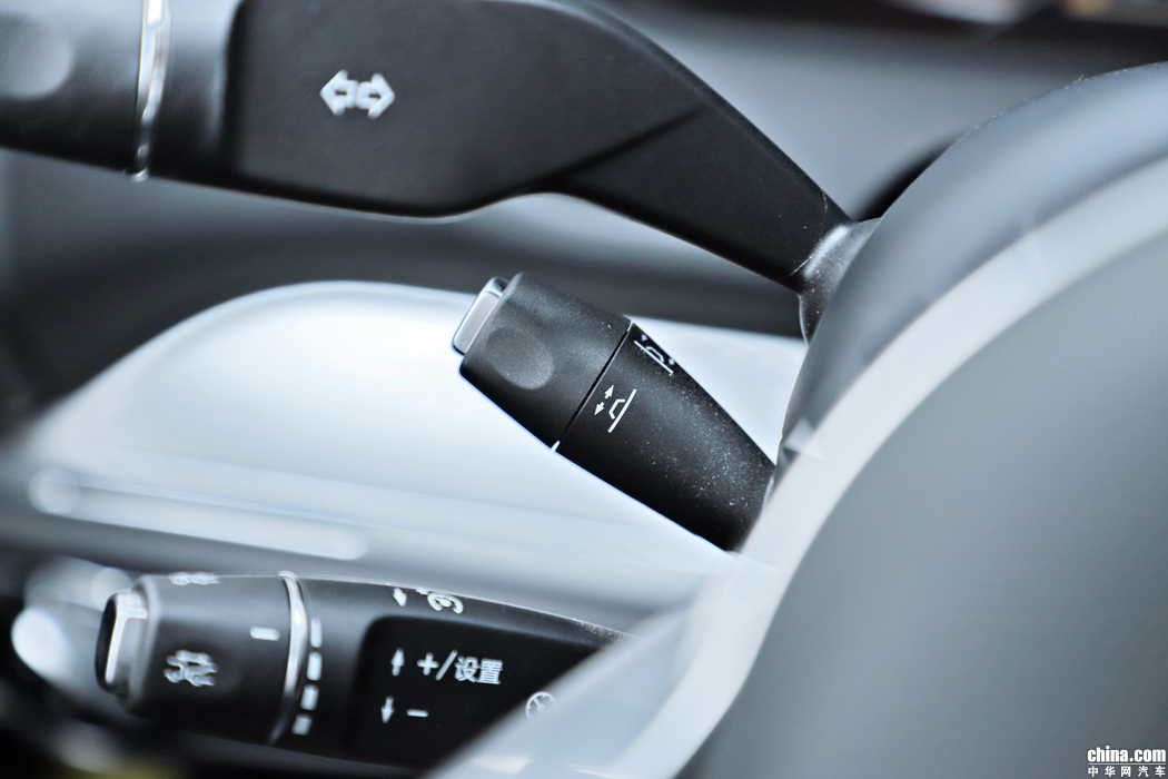 唐新能源 2018款 2.0T 全时四驱智联创世 7座 内饰