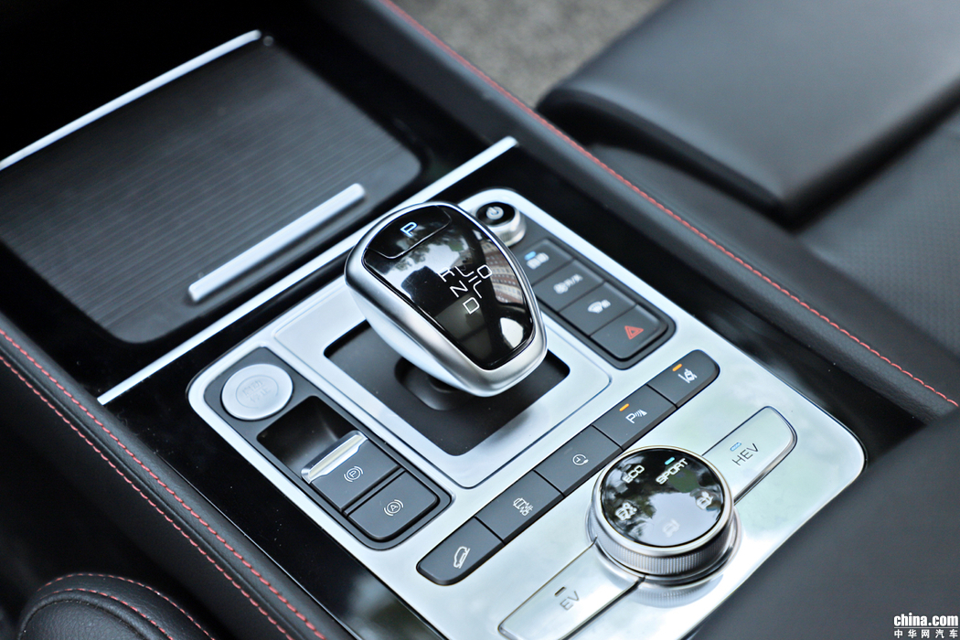 唐新能源 2018款 2.0T 全时四驱智联创世 7座 内饰